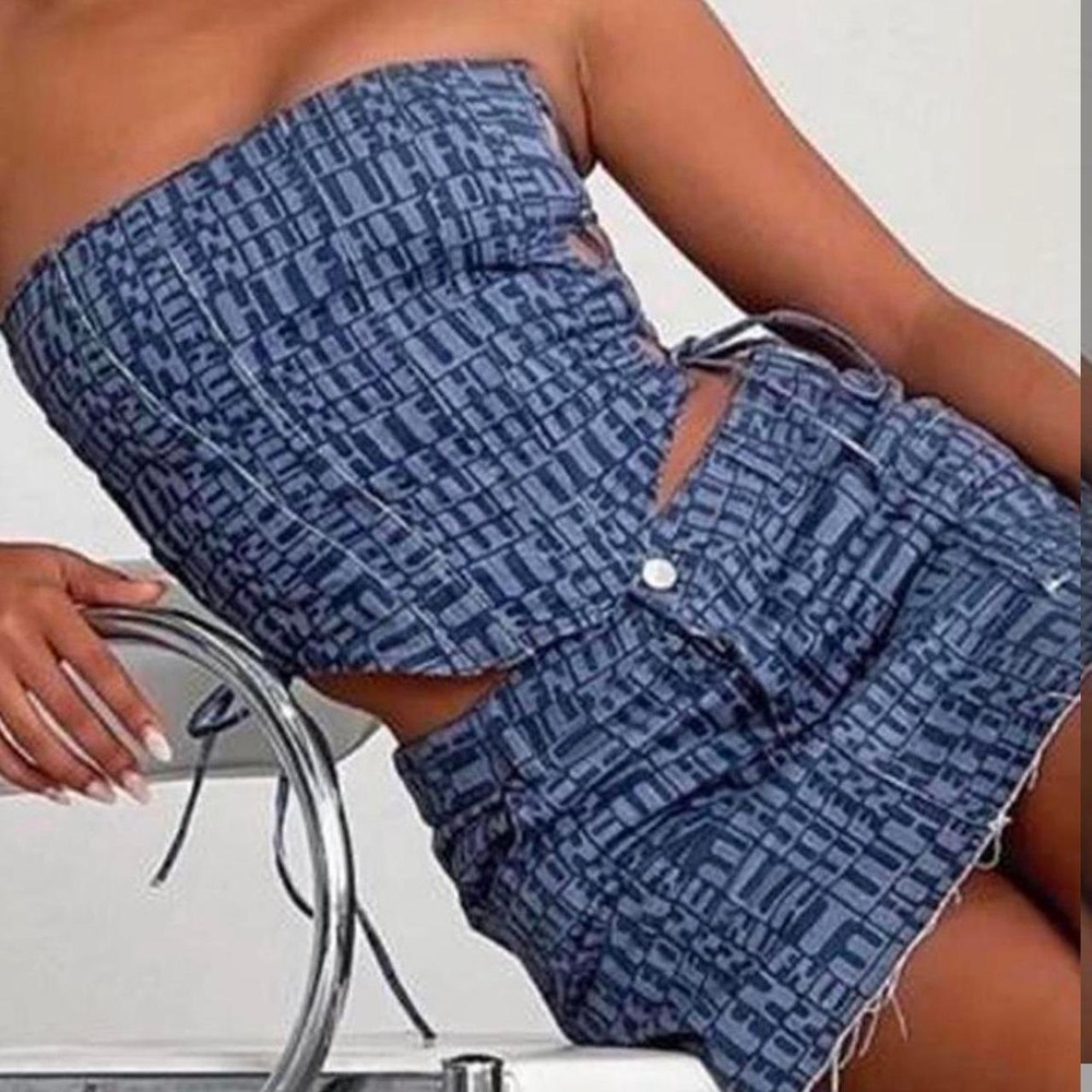 White Fox Denim Mini Skirt Womens M Blue Raw Hem Streetwear Y2K Baddie Boho Edgy